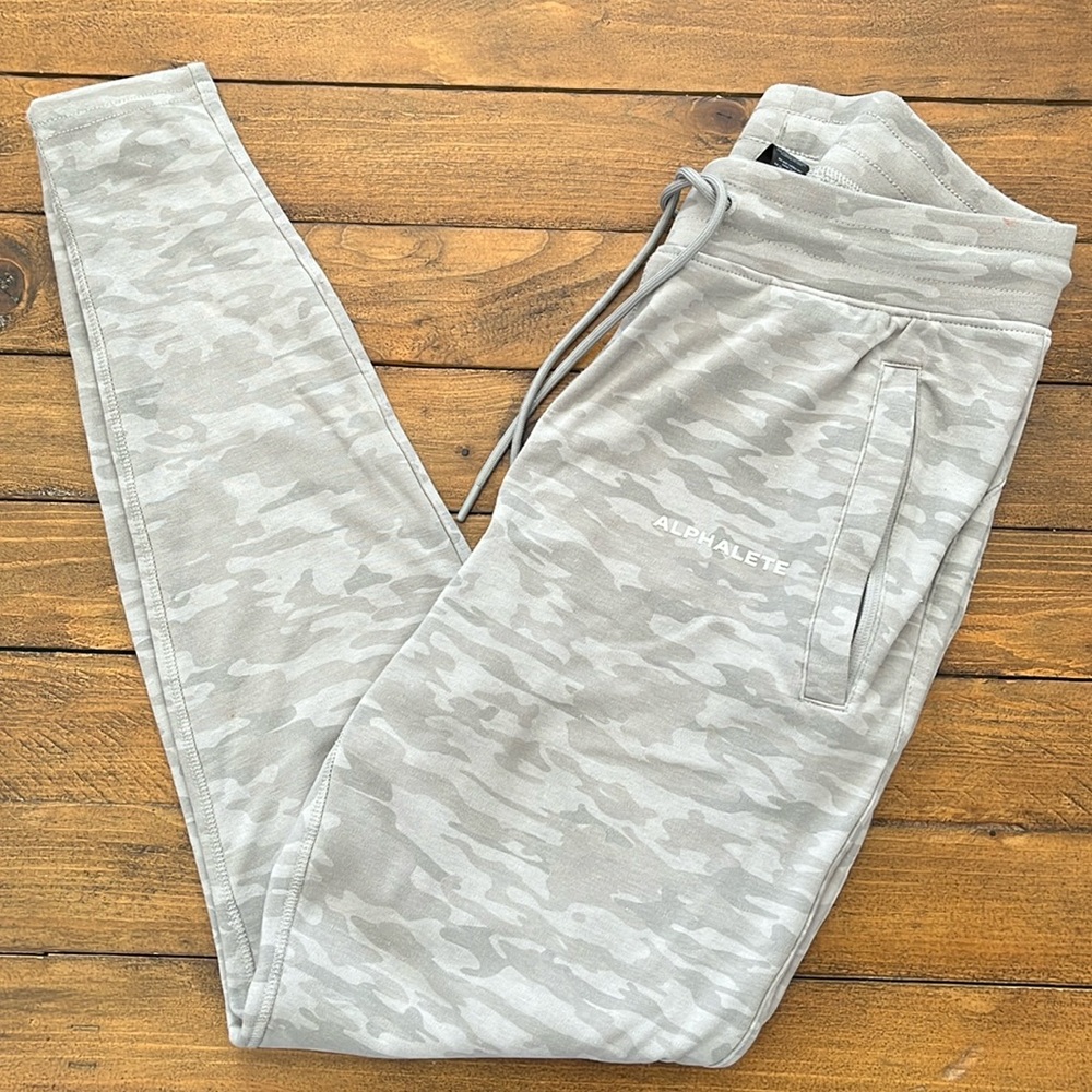 Alphalete Light Gray Camo Jogger - Women’s Medium